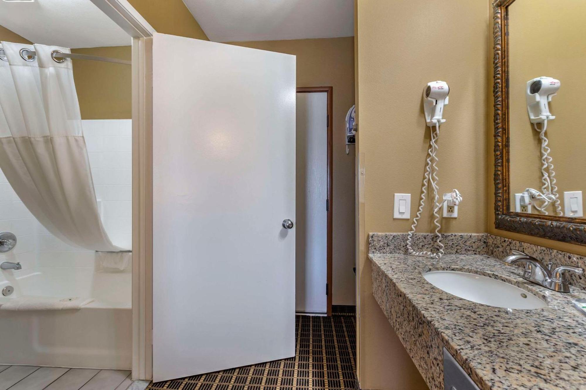 Quality Inn & Suites Westminster Seal Beach Eksteriør billede
