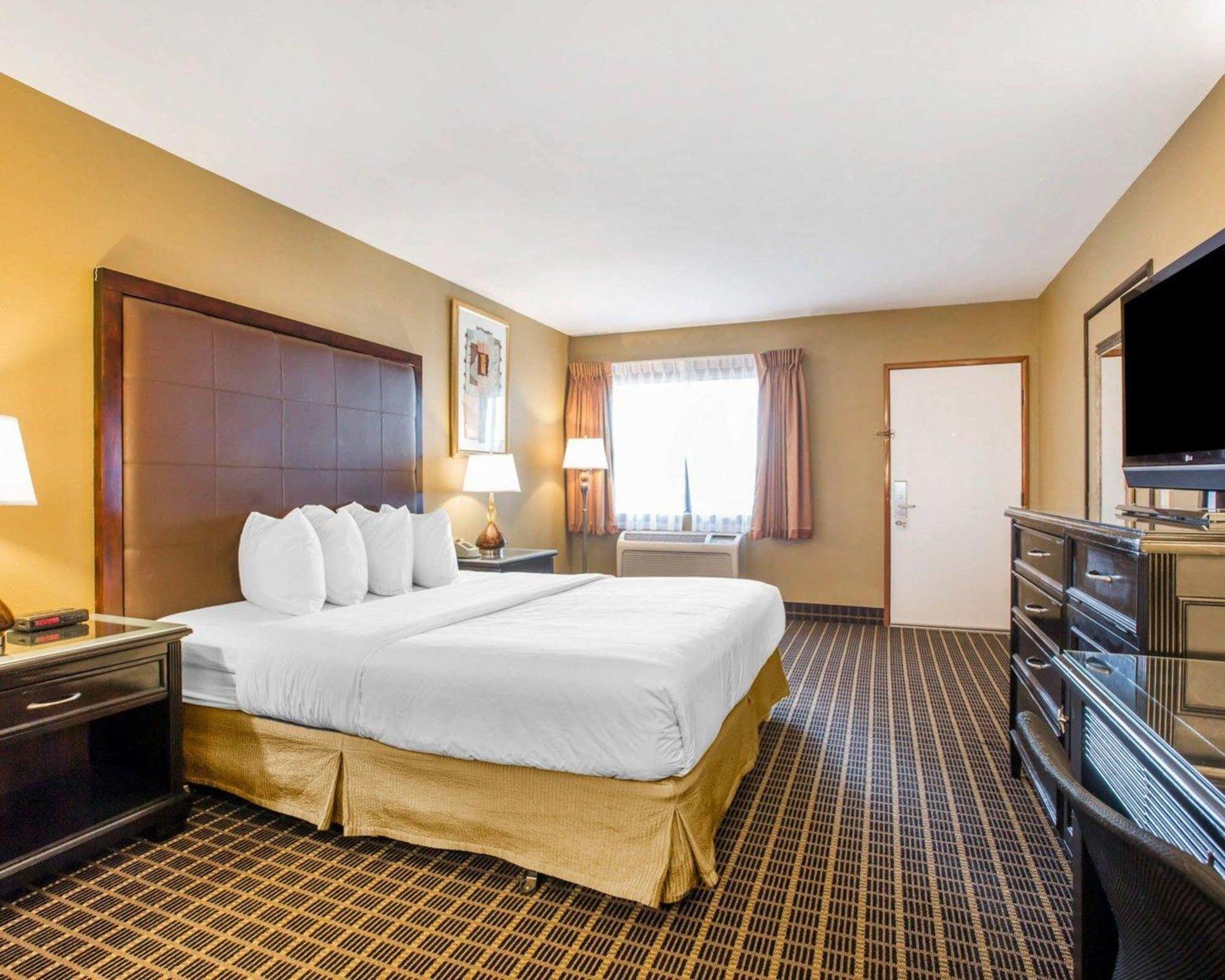 Quality Inn & Suites Westminster Seal Beach Eksteriør billede