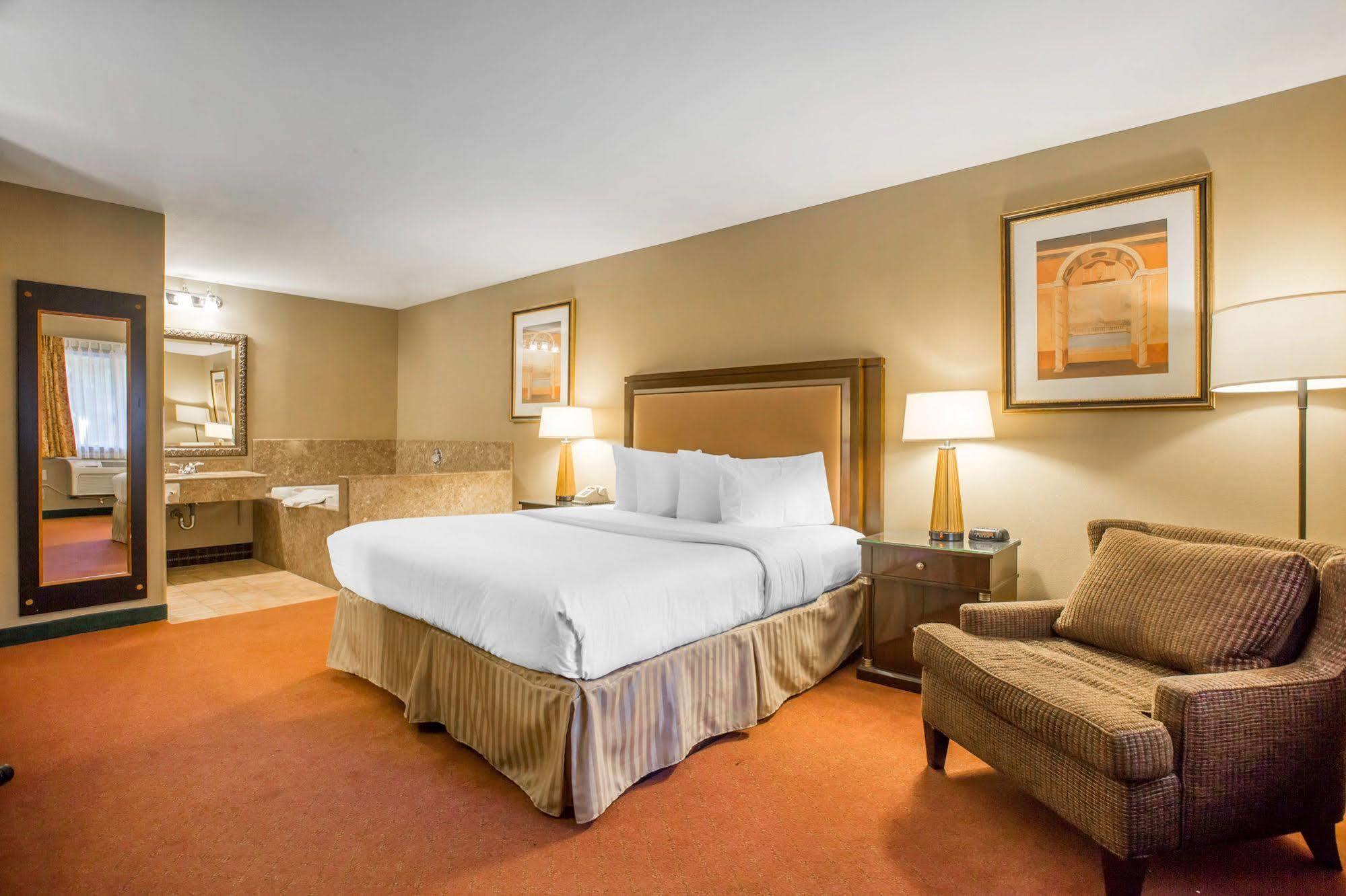 Quality Inn & Suites Westminster Seal Beach Eksteriør billede